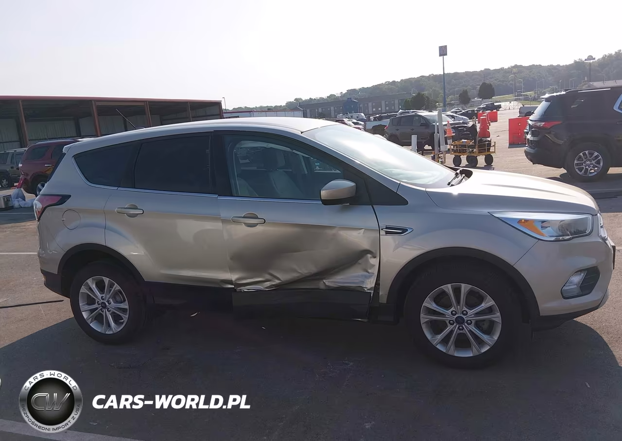 2017 Ford Escape Se VIN:1FMCU0GD2HUC94057 - 13