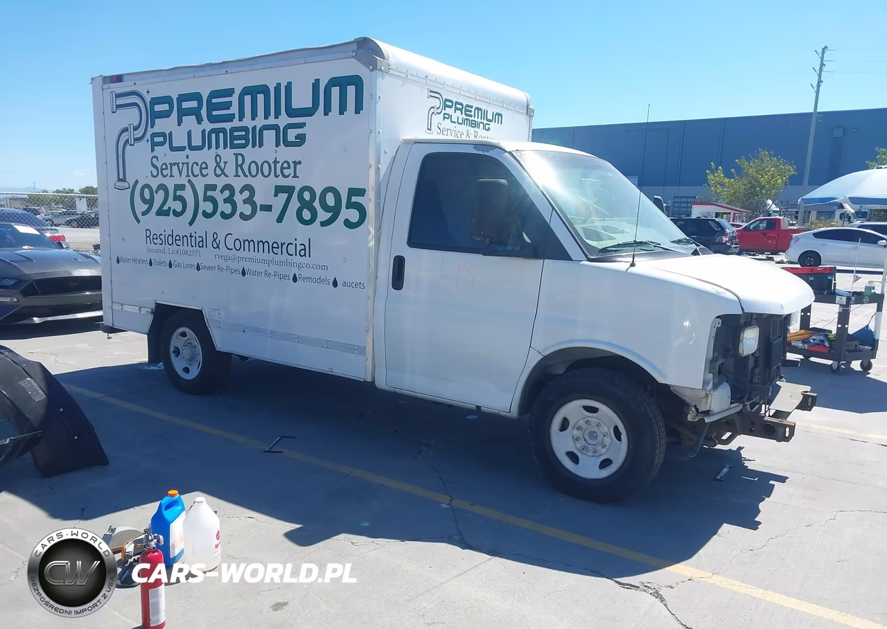 2004 GMC Savana Cutaway Standard