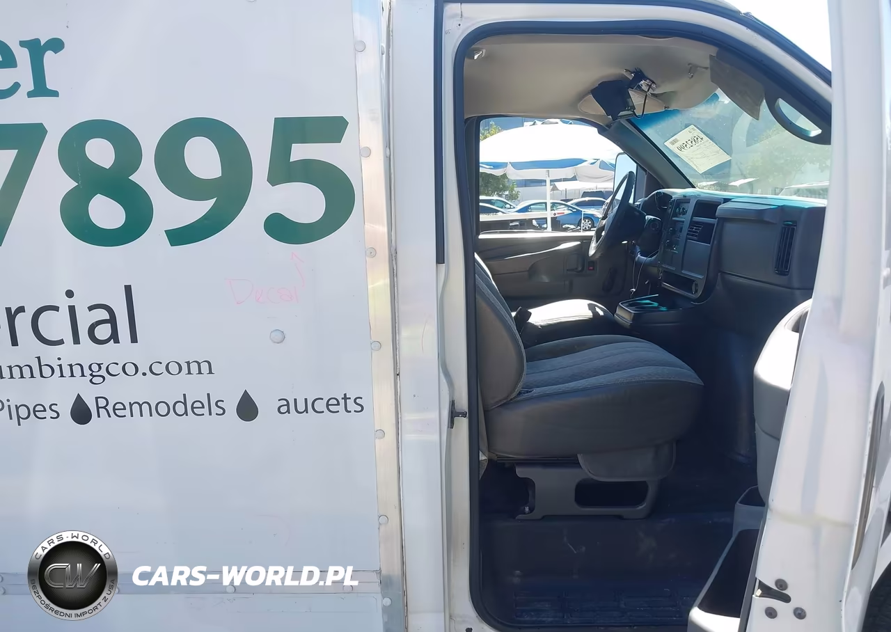 2004 GMC Savana Cutaway Standard VIN:1GDGG31V241901033 - 13