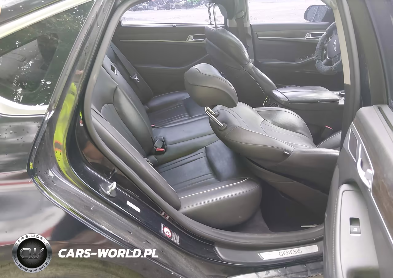 2015 Hyundai Genesis 3.8 VIN:KMHGN4JE9FU060700 - 8