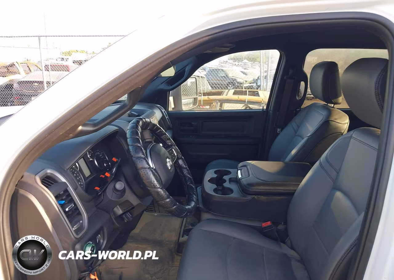 2025 Ram 3500 Tradesman 4X4 8' Box VIN:3C63R3GJ0SG545379 - 5