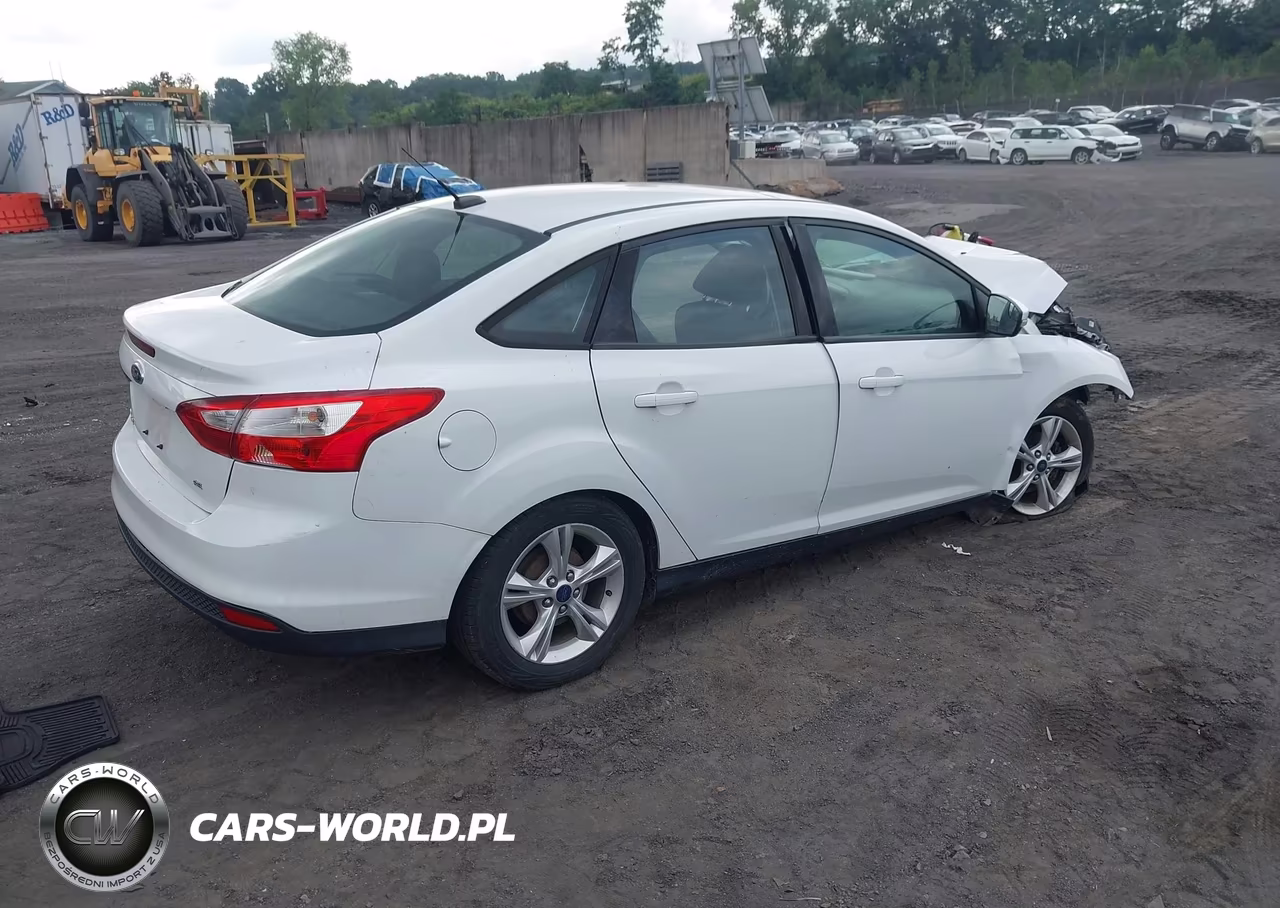 2014 Ford Focus Se VIN:1FADP3F25EL338674 - 4