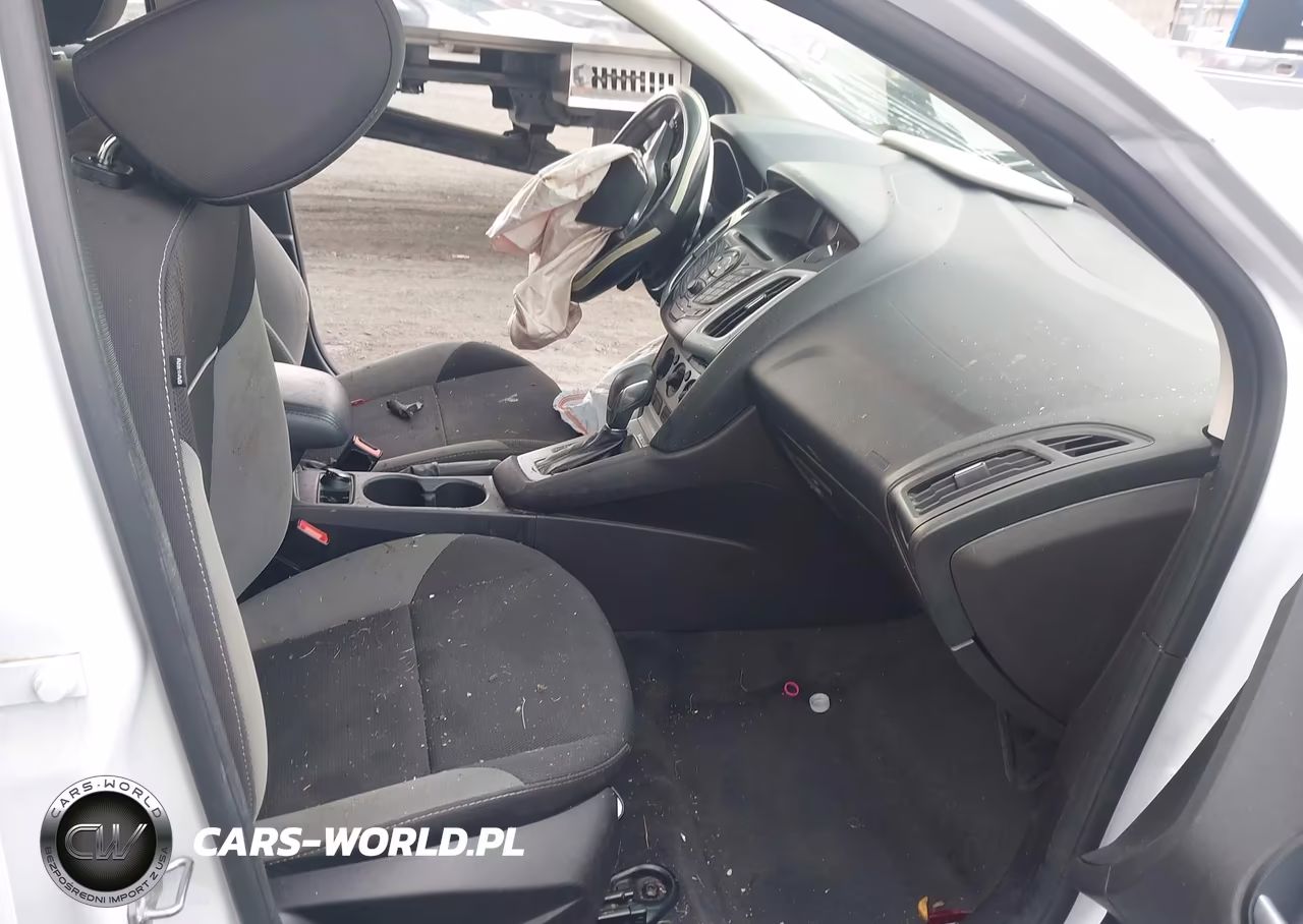 2014 Ford Focus Se VIN:1FADP3F25EL338674 - 5