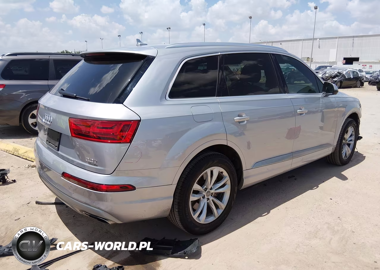2018 Audi Q7 3.0T Premium VIN:WA1LAAF70JD043911 - 4