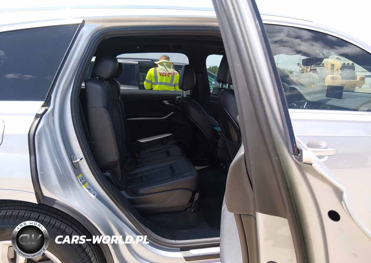 2018 Audi Q7 3.0T Premium VIN:WA1LAAF70JD043911 - 8