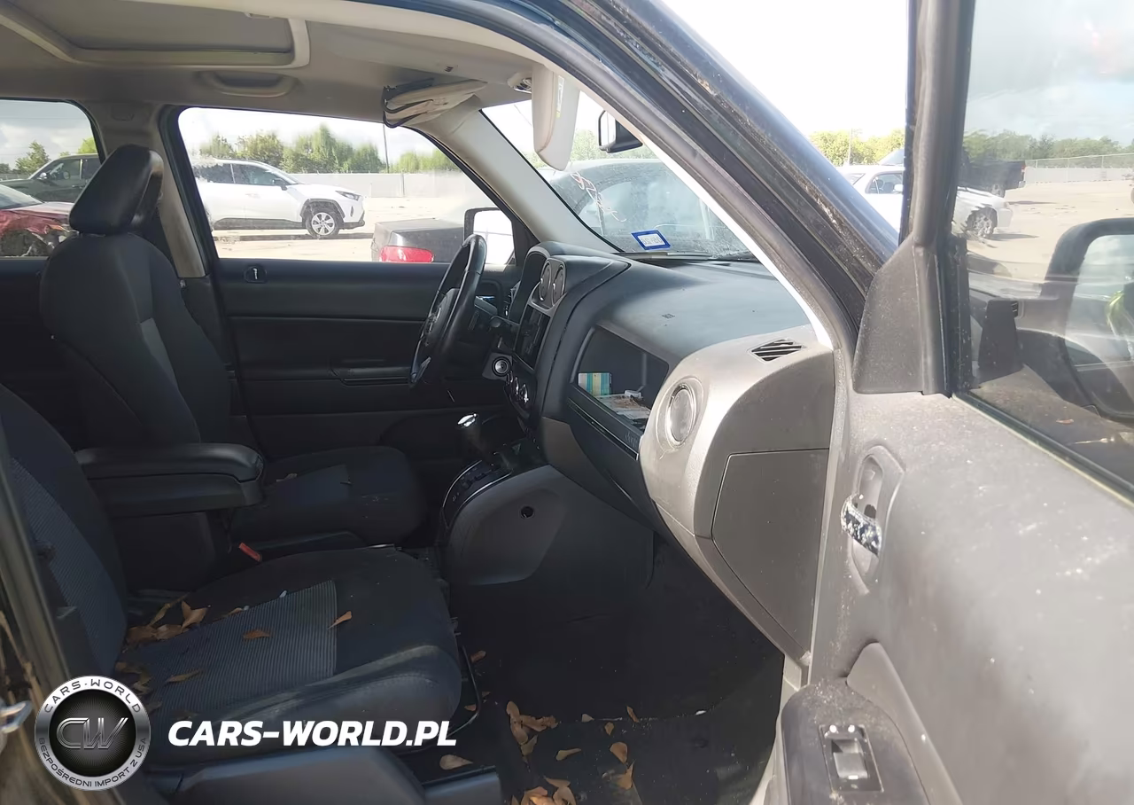 2012 Jeep Patriot Latitude VIN:1C4NJPFA0CD704451 - 5
