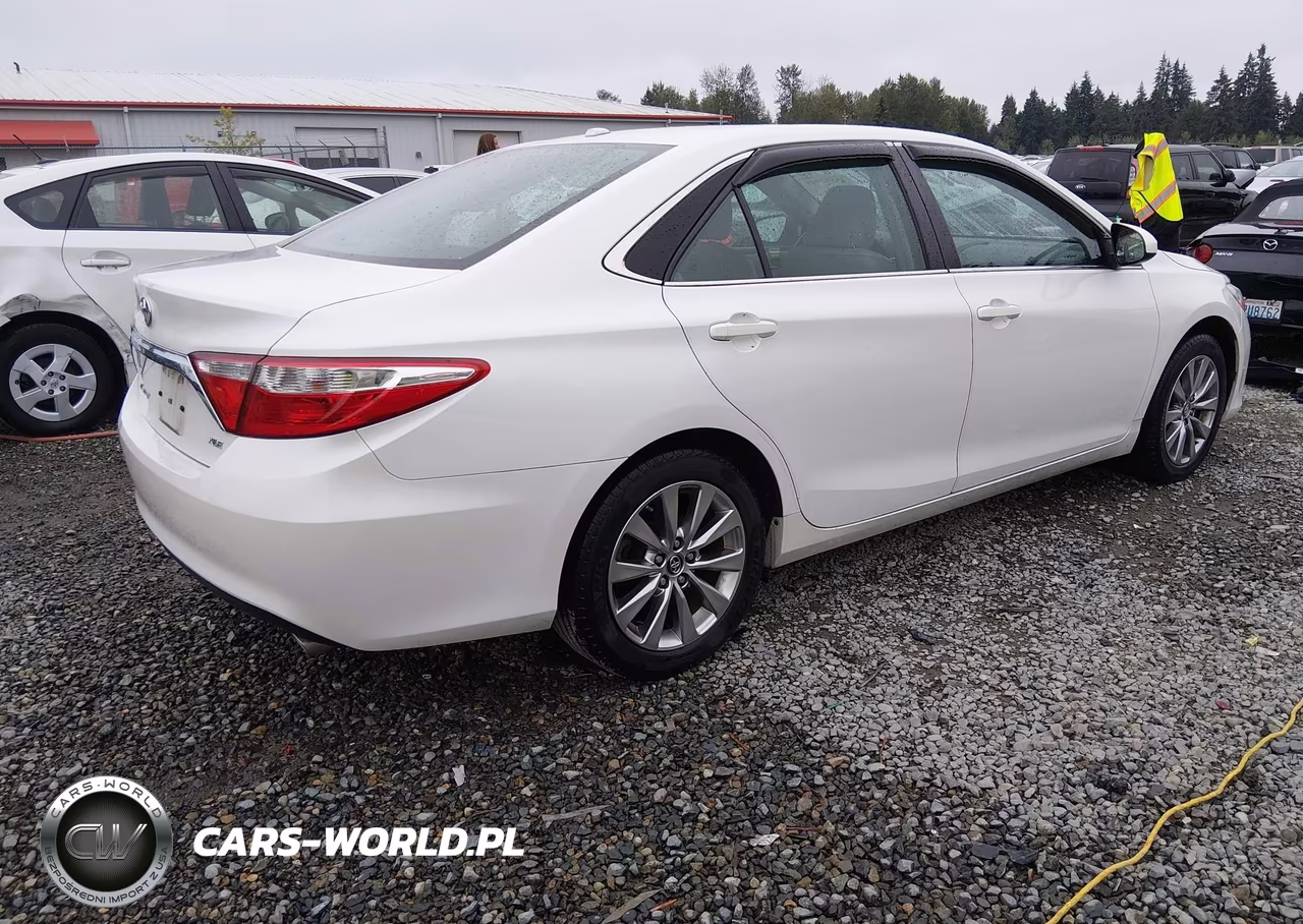 2016 Toyota Camry Xle VIN:4T1BF1FK3GU241345 - 4