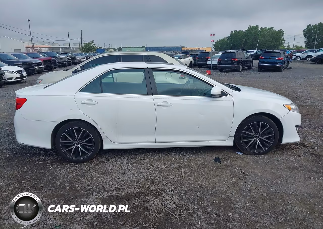 2014 Toyota Camry Se Sport VIN:4T1BF1FK0EU739953 - 14