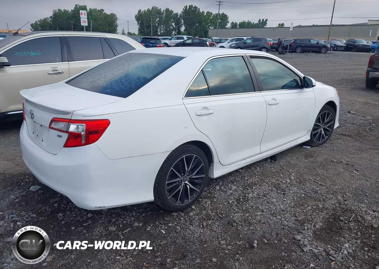 2014 Toyota Camry Se Sport VIN:4T1BF1FK0EU739953 - 4