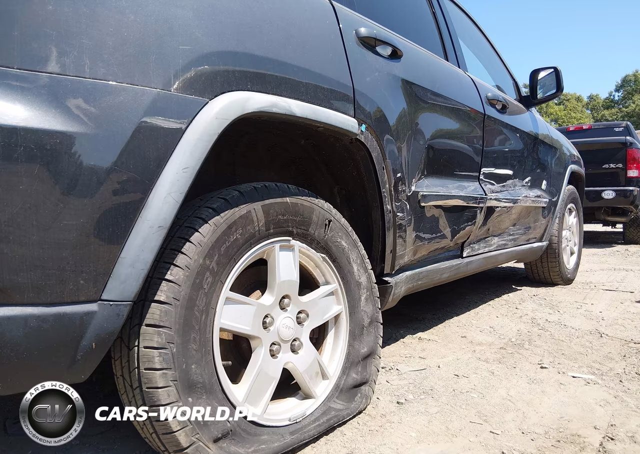 2011 Jeep Grand Cherokee Laredo VIN:1J4RR4GG0BC690139 - 12