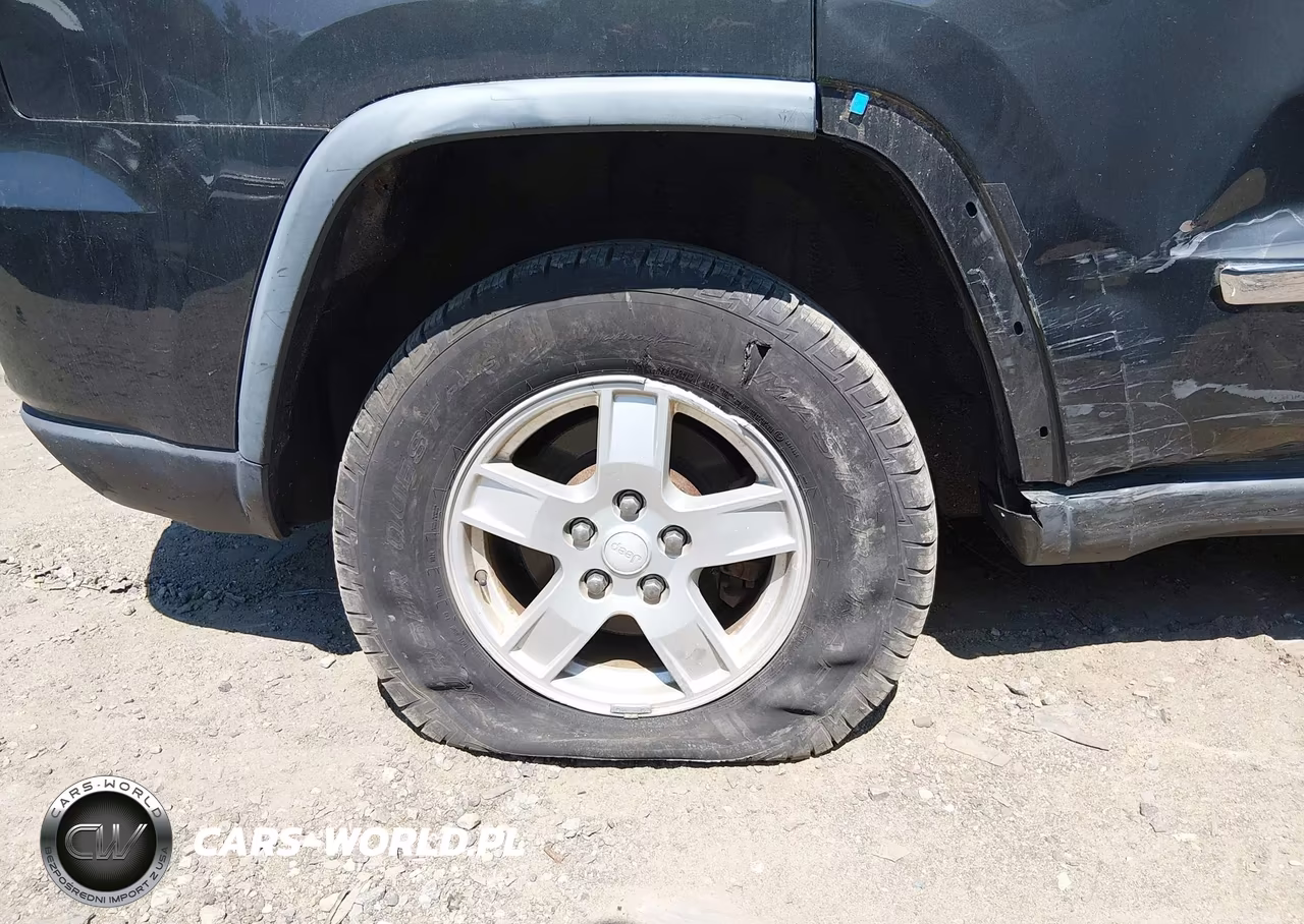 2011 Jeep Grand Cherokee Laredo VIN:1J4RR4GG0BC690139 - 13