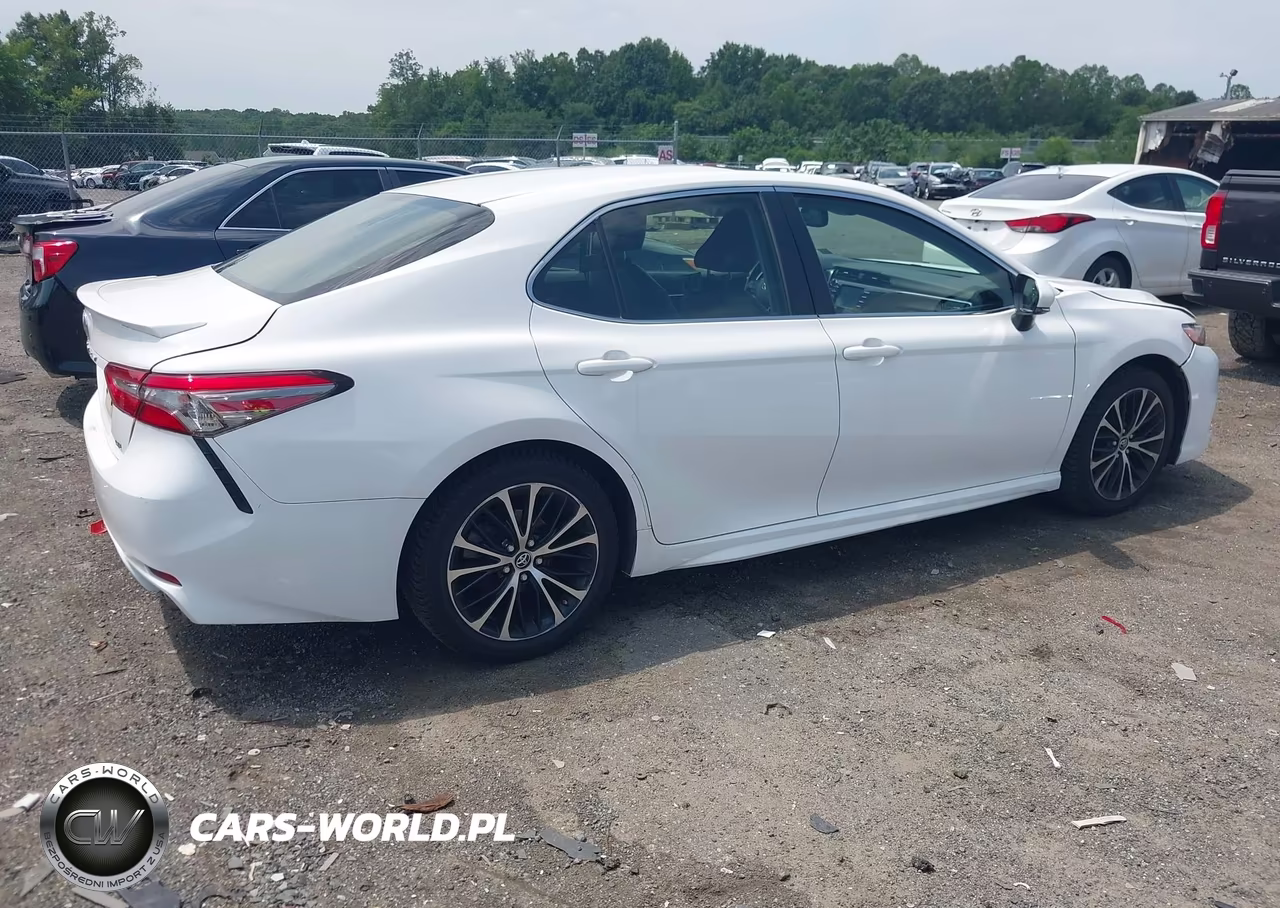 2018 Toyota Camry Se VIN:JTNB11HK2J3001101 - 4