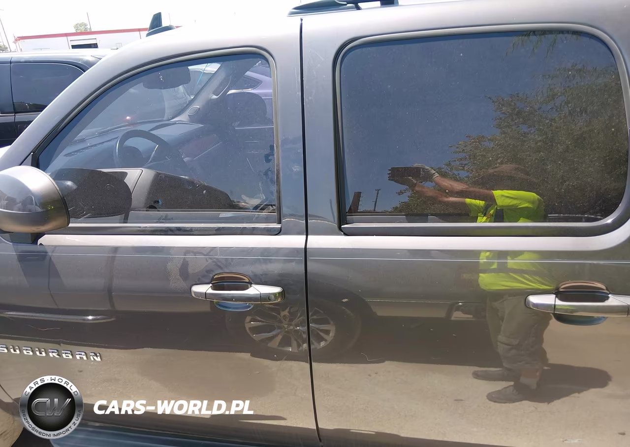 2011 Chevrolet Suburban Ls VIN:1GNSCHE01BR194549 - 14