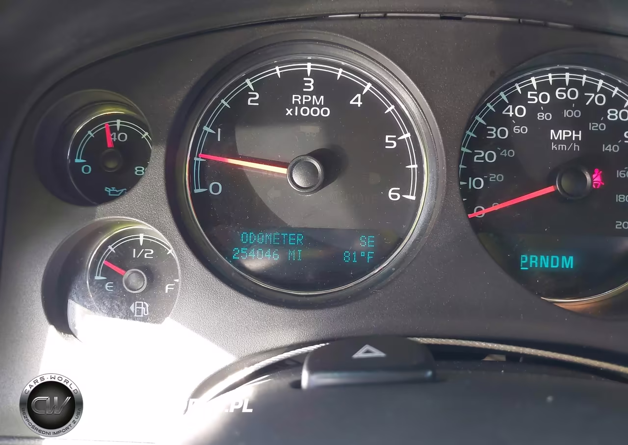 2011 Chevrolet Suburban Ls VIN:1GNSCHE01BR194549 - 7