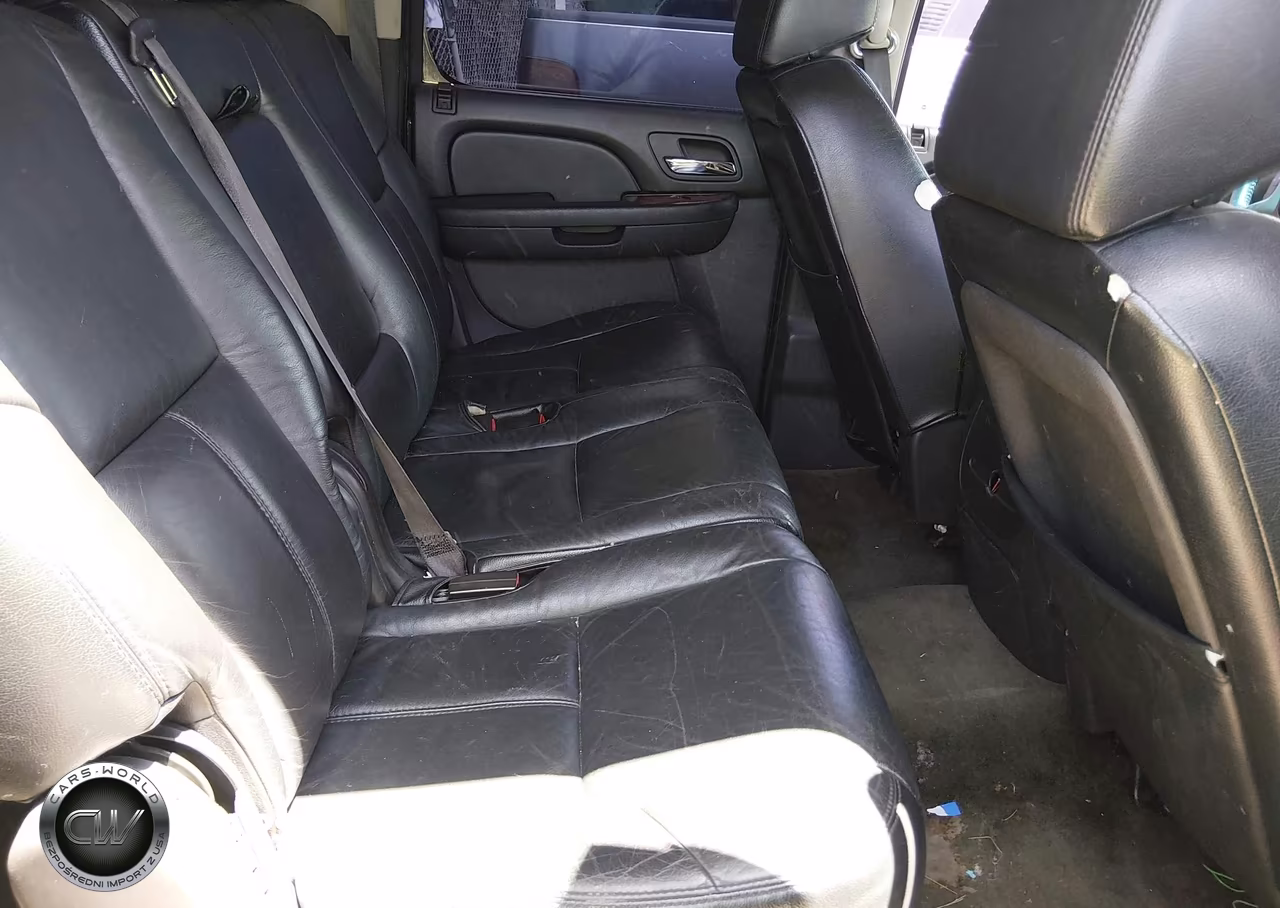 2011 Chevrolet Suburban Ls VIN:1GNSCHE01BR194549 - 8
