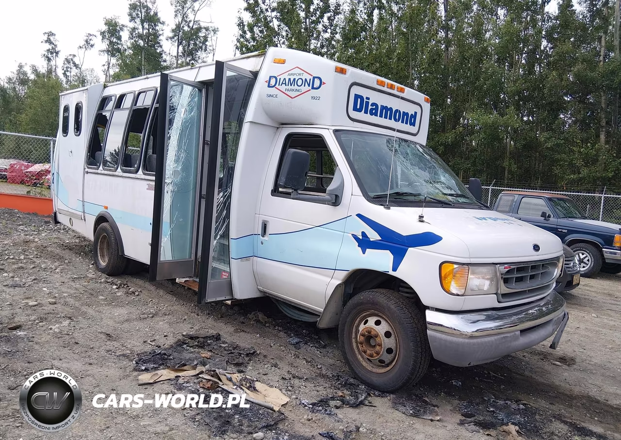 2001 Ford E-450 Cutaway Standard