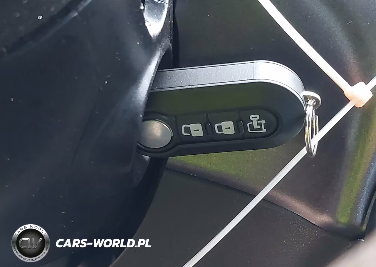 2016 Fiat 500E Battery Electric VIN:3C3CFFGE2GT143033 - 11