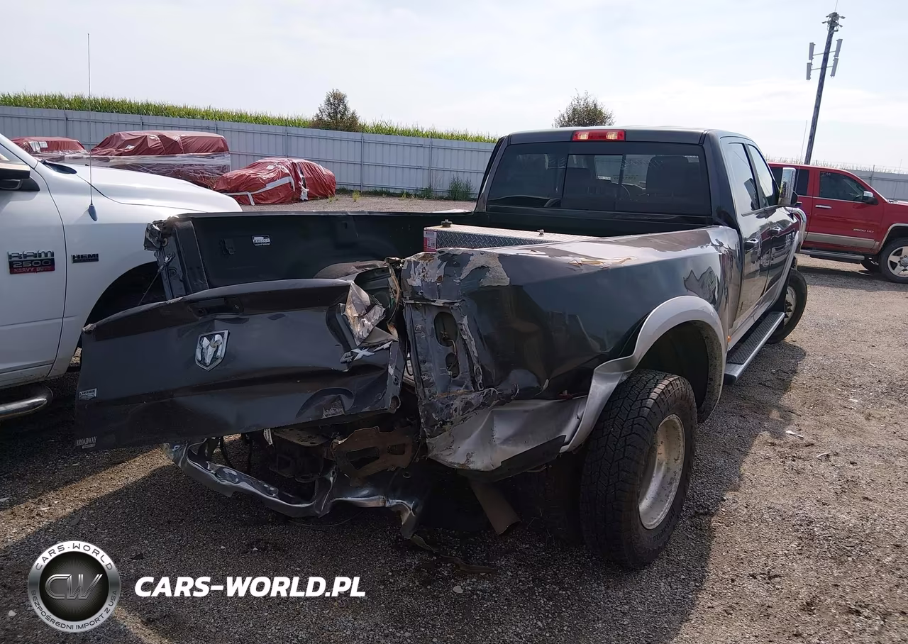 2018 Ram 3500 Laramie 4X4 8' Box VIN:3C63RRJL5JG271611 - 4