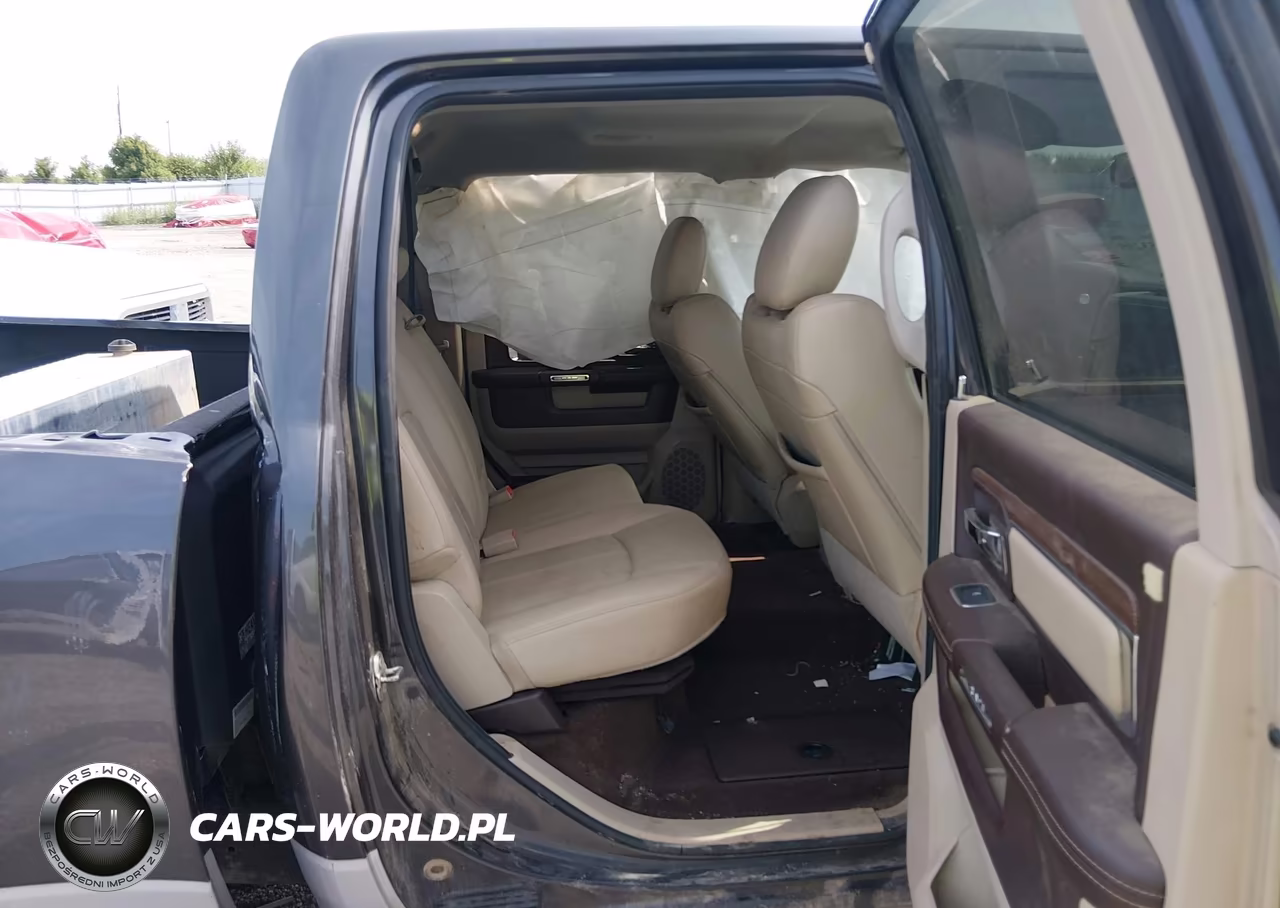 2018 Ram 3500 Laramie 4X4 8' Box VIN:3C63RRJL5JG271611 - 8