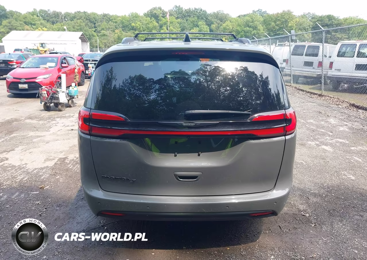 2023 Chrysler Pacifica Touring L VIN:2C4RC1BG2PR616880 - 16