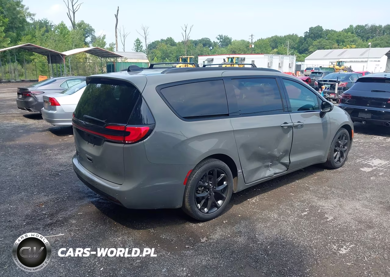 2023 Chrysler Pacifica Touring L VIN:2C4RC1BG2PR616880 - 4