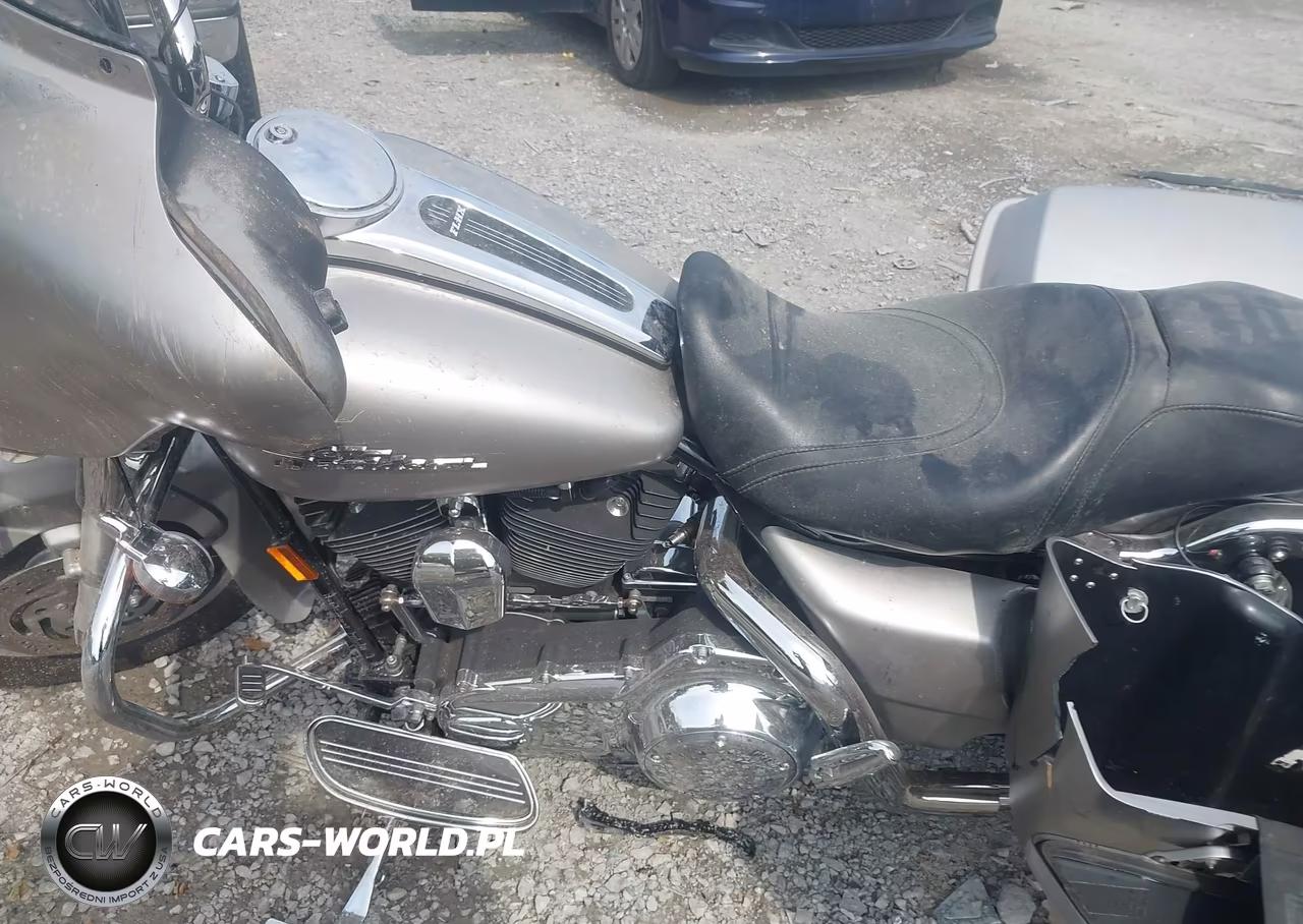 2007 Harley-Davidson Flhx VIN:1HD1KB4147Y644835 - 9