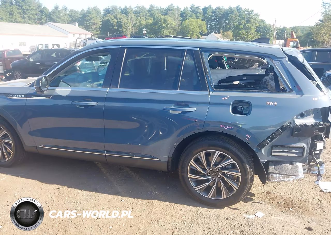 2026 Lincoln Aviator Premiere VIN:5LM5J6XC2TGL21760 - 14