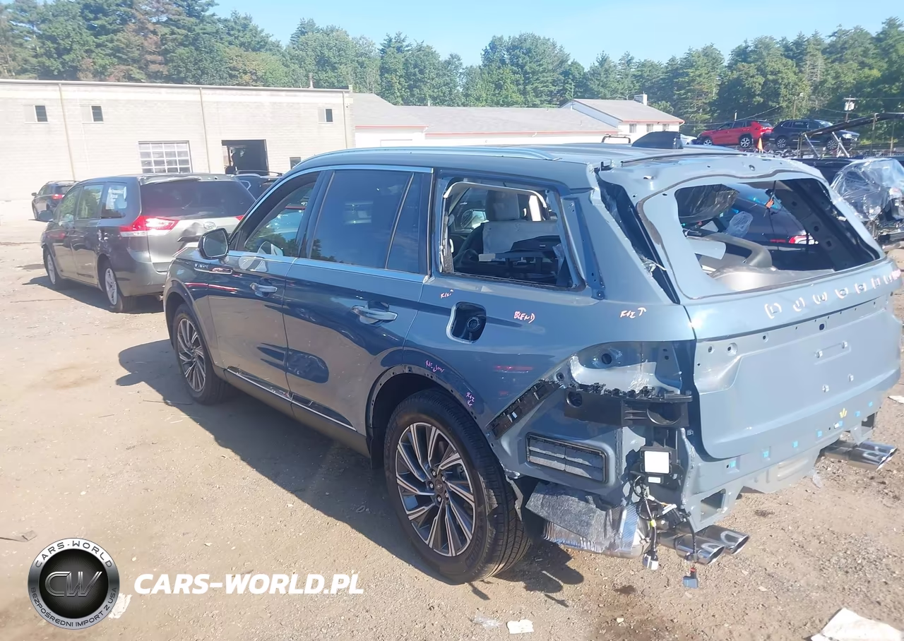 2026 Lincoln Aviator Premiere VIN:5LM5J6XC2TGL21760 - 3