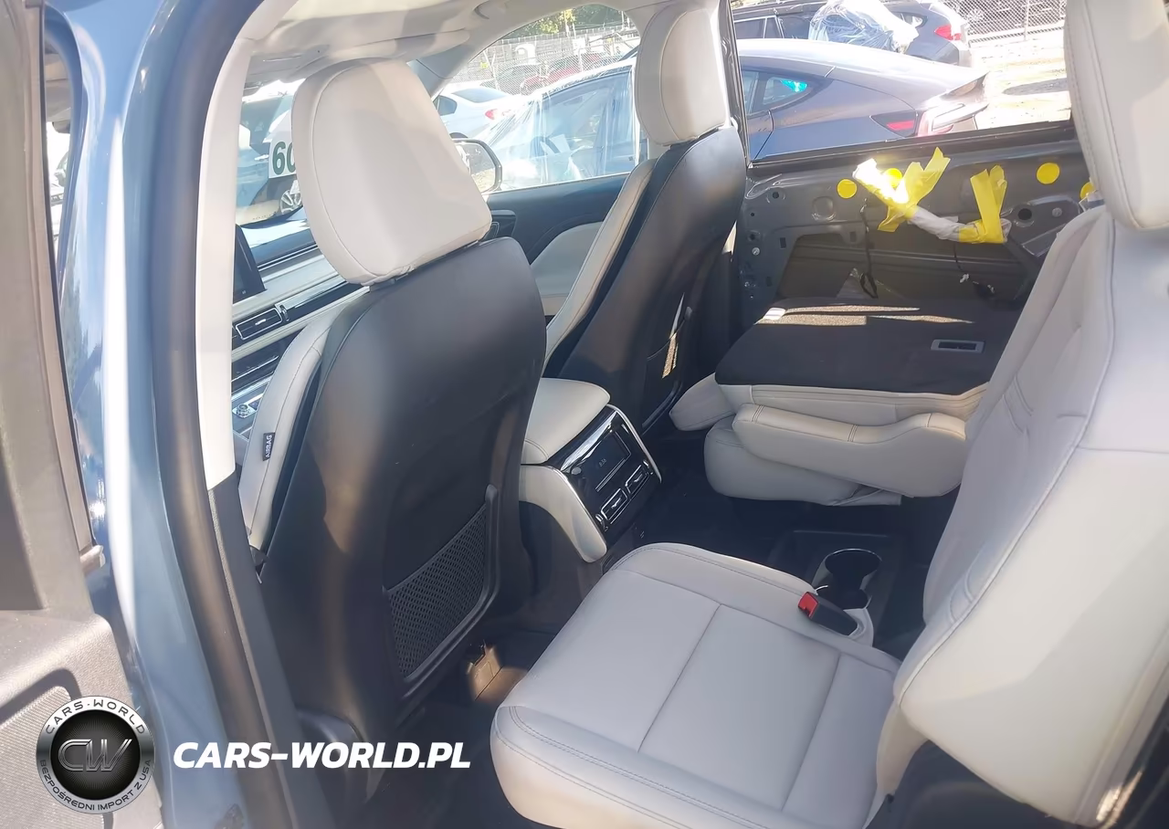 2026 Lincoln Aviator Premiere VIN:5LM5J6XC2TGL21760 - 8