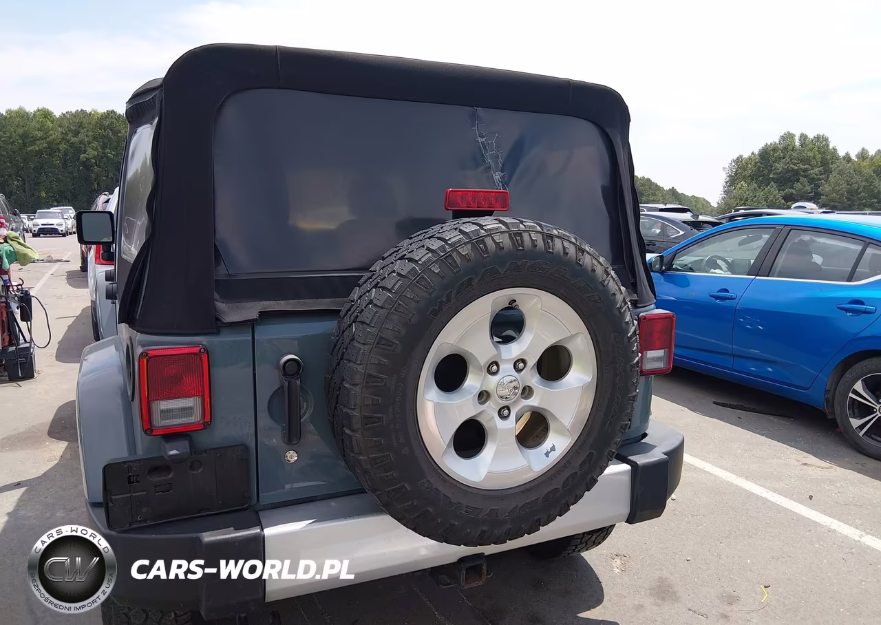 2015 Jeep Wrangler Unlimited Sahara VIN:1C4BJWEGXFL525766 - 17
