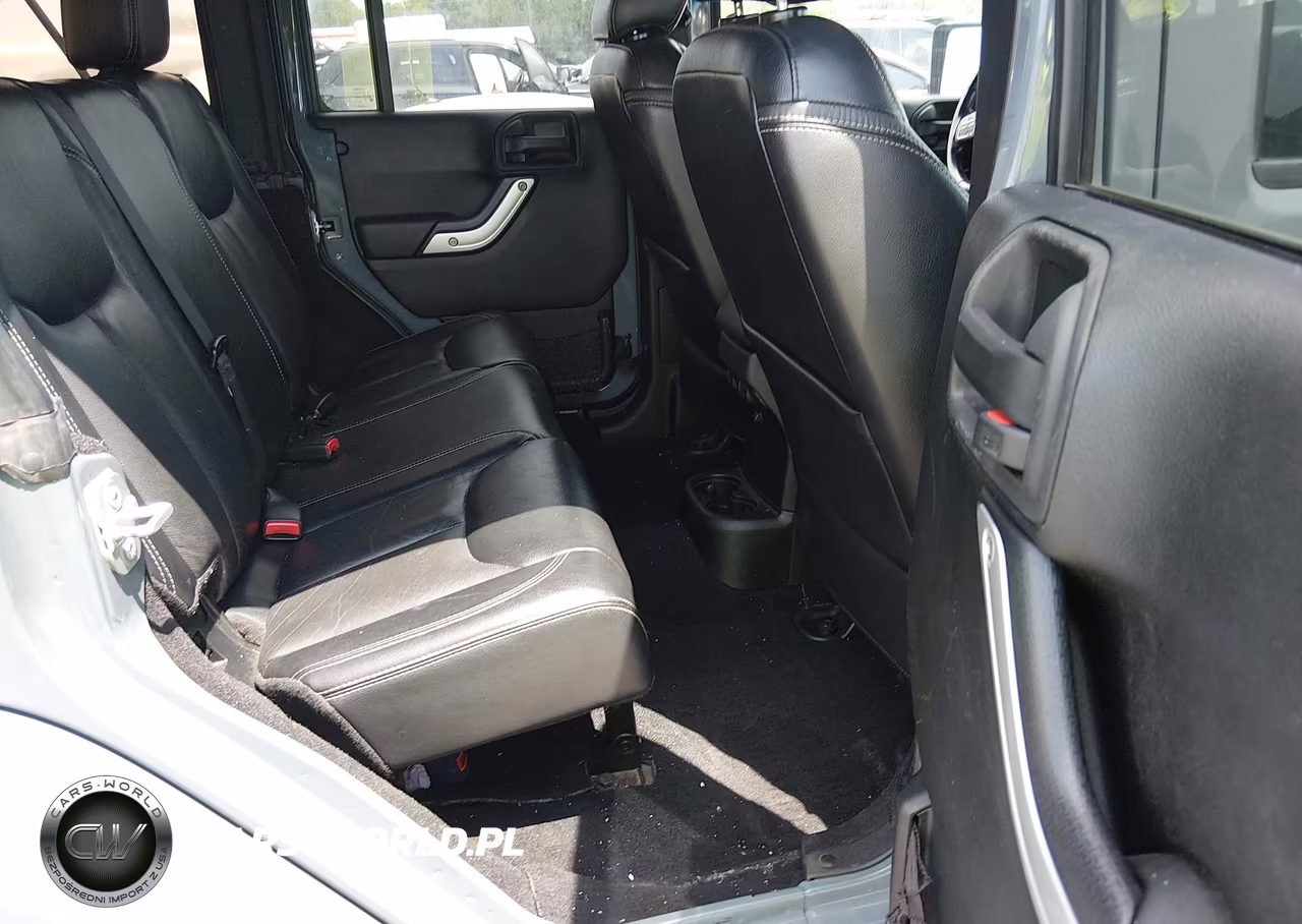 2015 Jeep Wrangler Unlimited Sahara VIN:1C4BJWEGXFL525766 - 8