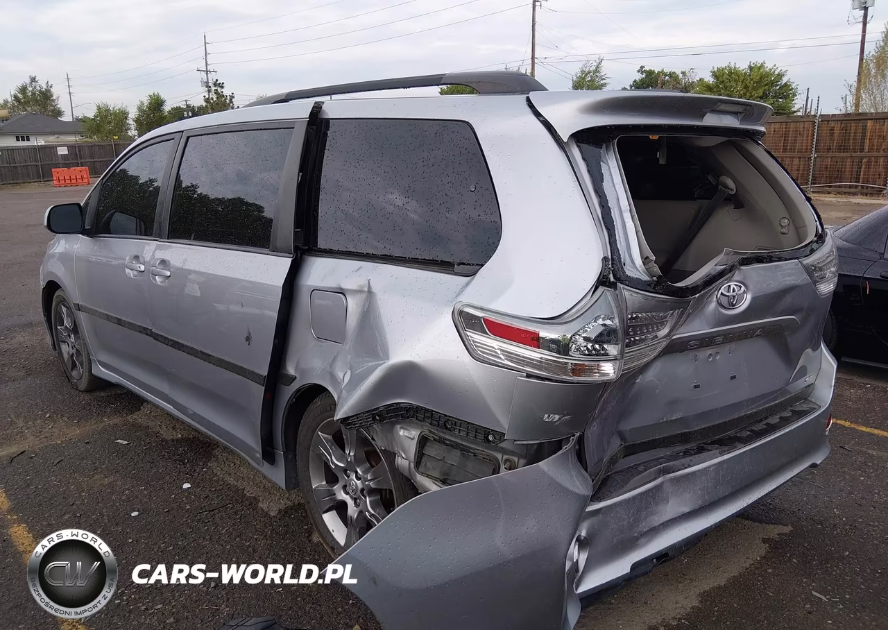 2011 Toyota Sienna Se VIN:5TDXK3DC3BS105792 - 3