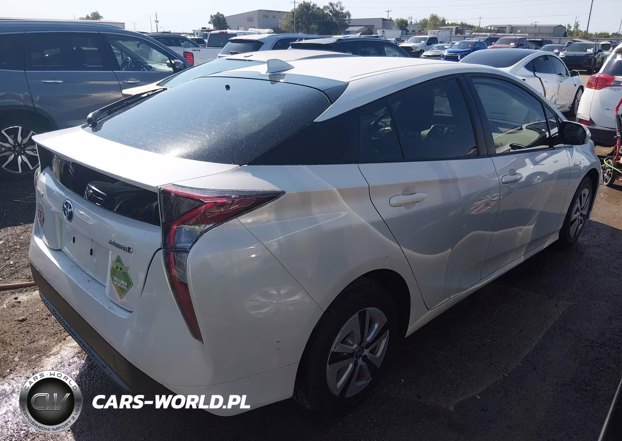 2016 Toyota Prius Four VIN:JTDKARFU2G3513165 - 4