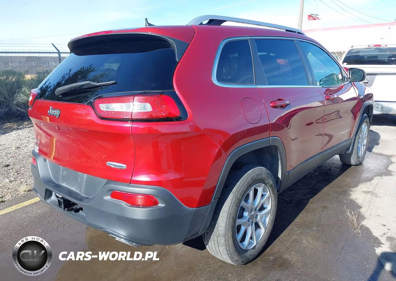 2016 Jeep Cherokee Latitude VIN:1C4PJMCS0GW113048 - 4