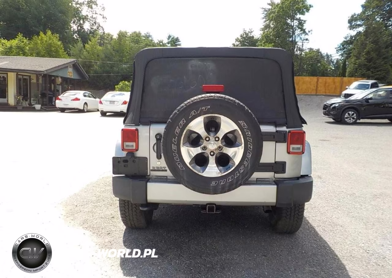 2016 Jeep Wrangler Unlimited Sahara VIN:1C4BJWEG8GL183025 - 13