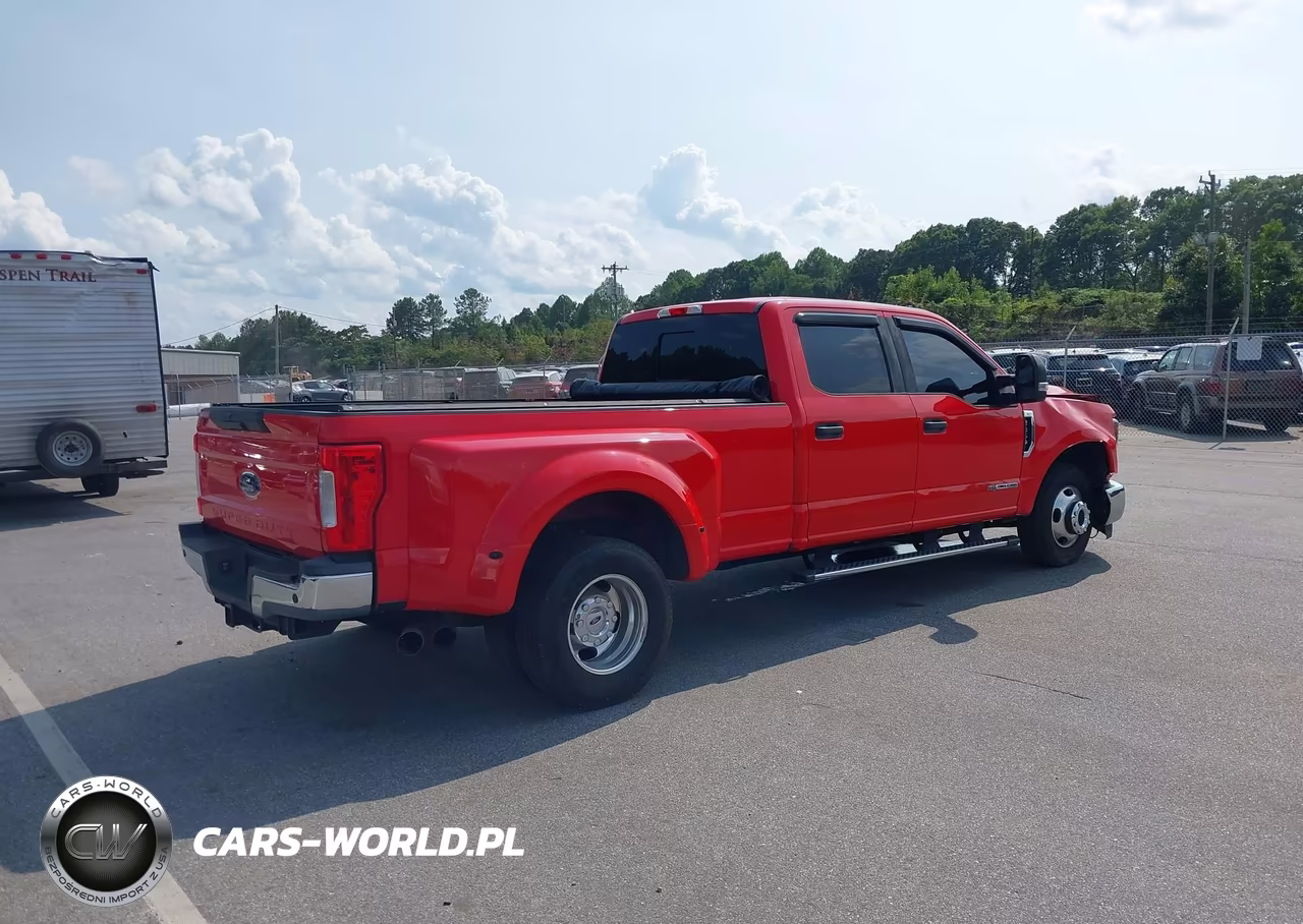 2018 Ford F-350 Xlt VIN:1FT8W3CT2JEB61561 - 4