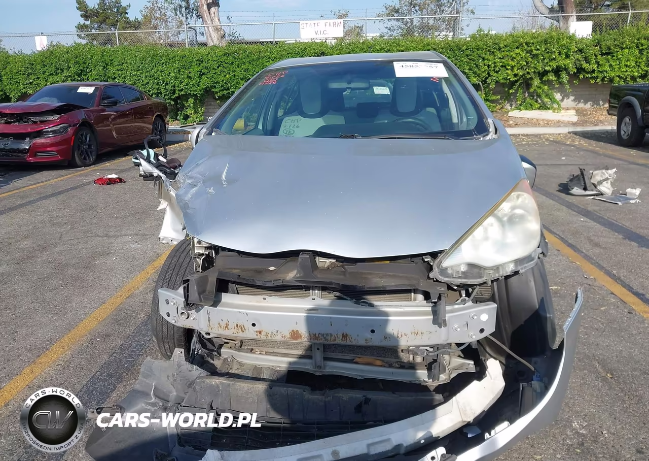 2013 Toyota Prius C One VIN:JTDKDTB32D1531514 - 16