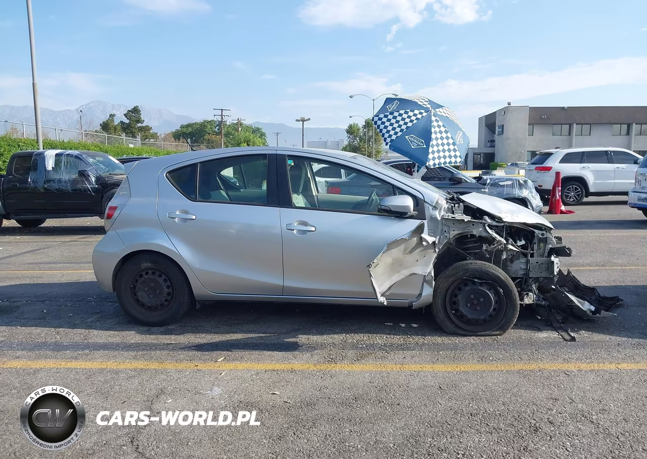 2013 Toyota Prius C One VIN:JTDKDTB32D1531514 - 17