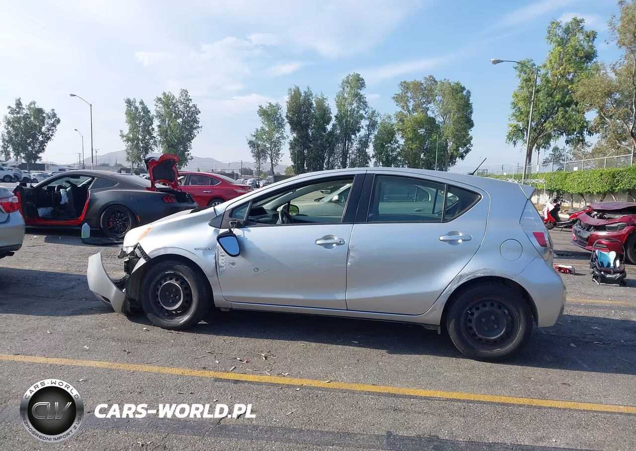 2013 Toyota Prius C One VIN:JTDKDTB32D1531514 - 18