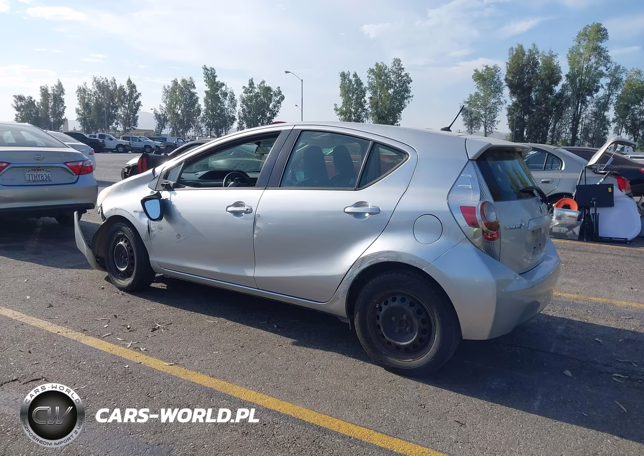 2013 Toyota Prius C One VIN:JTDKDTB32D1531514 - 3