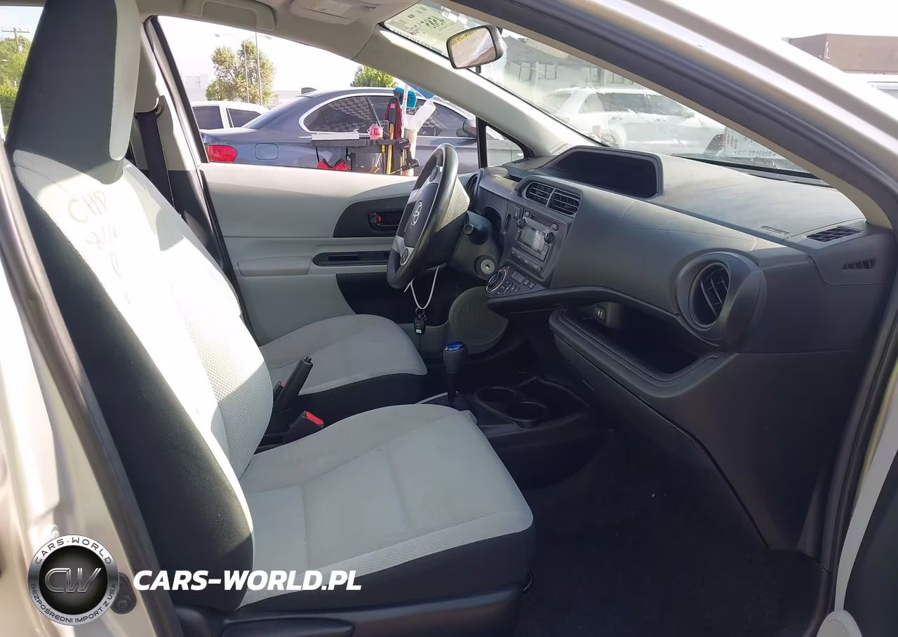 2013 Toyota Prius C One VIN:JTDKDTB32D1531514 - 5