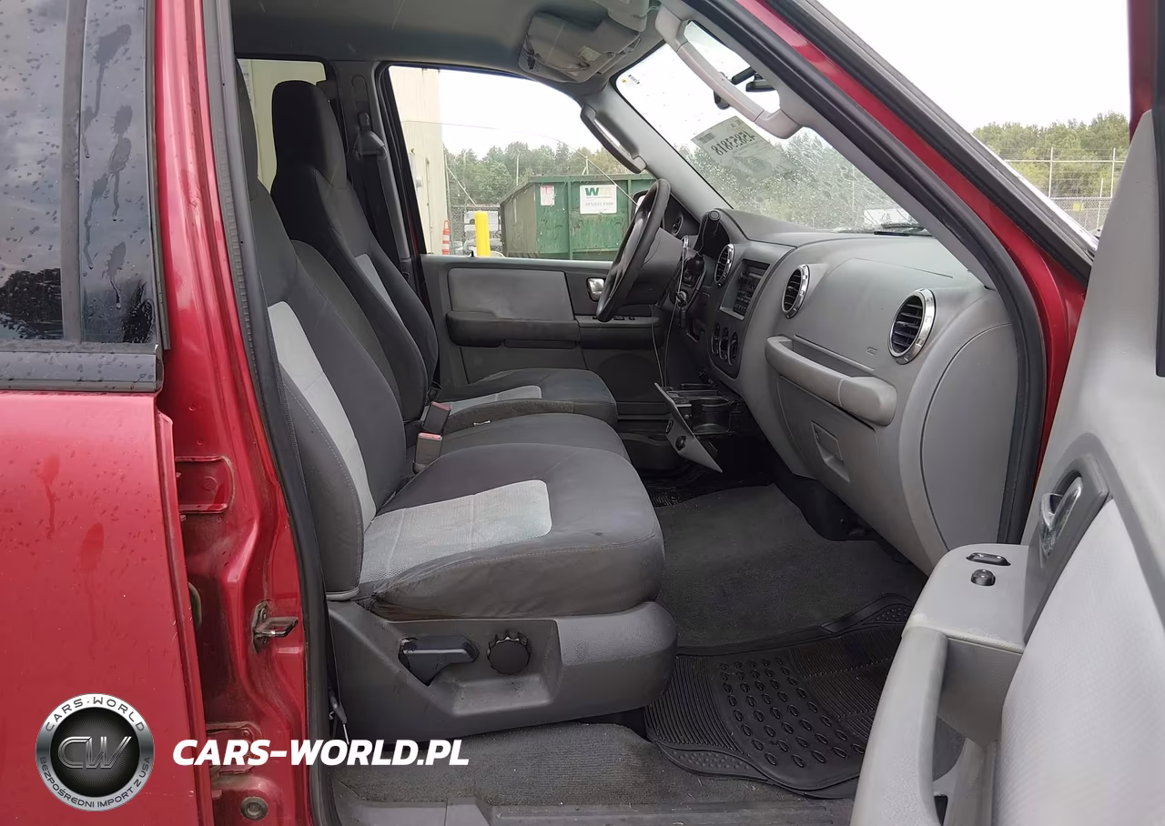 2004 Ford Expedition Xls VIN:1FMRU13W64LA79434 - 5