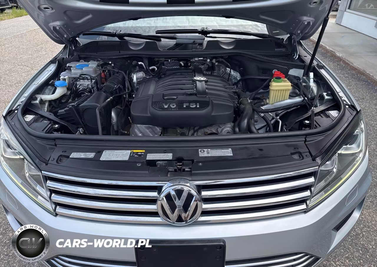 2017 Volkswagen Touareg Executive VIN:WVGGF7BP8HD001557 - 10