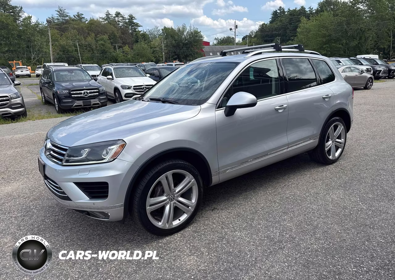 2017 Volkswagen Touareg Executive VIN:WVGGF7BP8HD001557 - 2