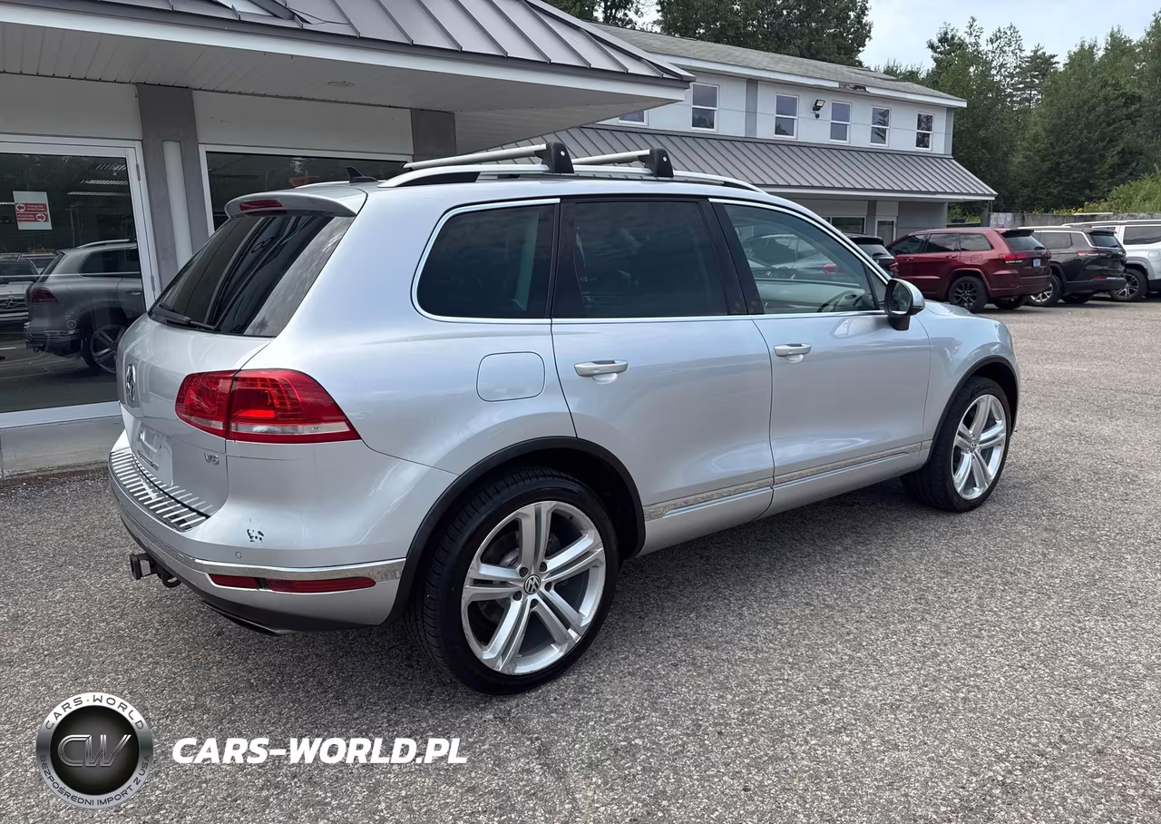 2017 Volkswagen Touareg Executive VIN:WVGGF7BP8HD001557 - 4