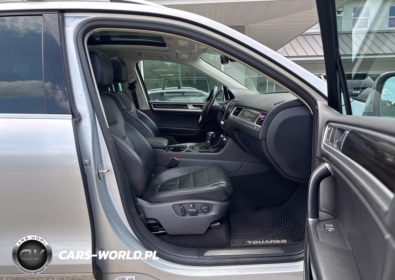 2017 Volkswagen Touareg Executive VIN:WVGGF7BP8HD001557 - 5