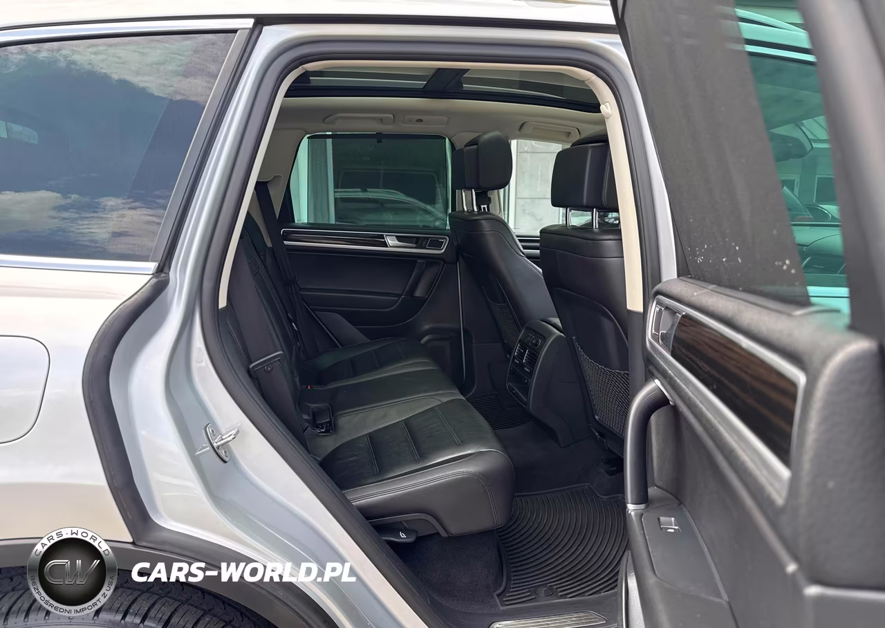 2017 Volkswagen Touareg Executive VIN:WVGGF7BP8HD001557 - 8
