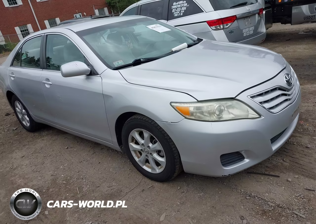 2011 Toyota Camry Le – zdjęcie 1 z 11