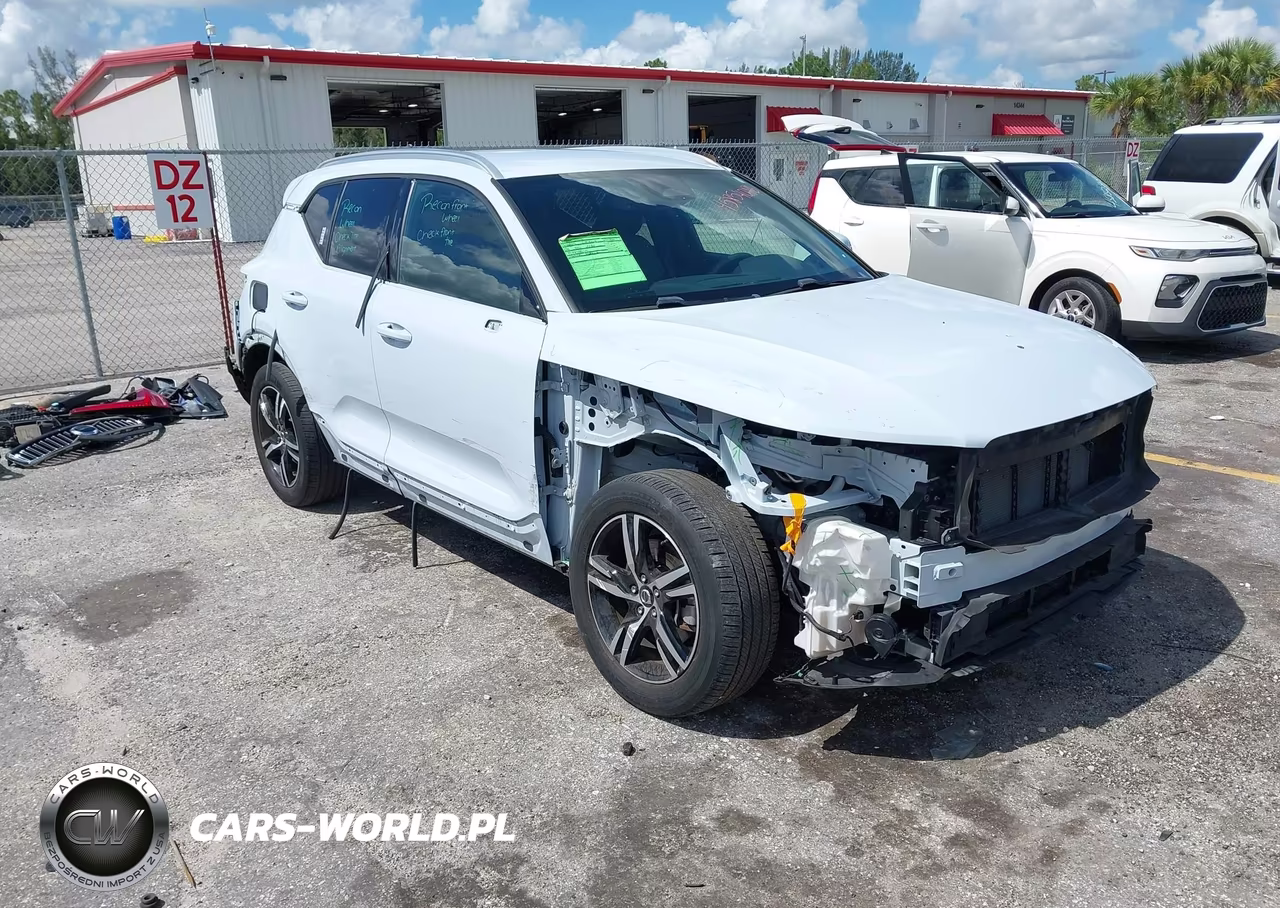 2024 Volvo Xc40 B5 Core Bright Theme – zdjęcie 1 z 17