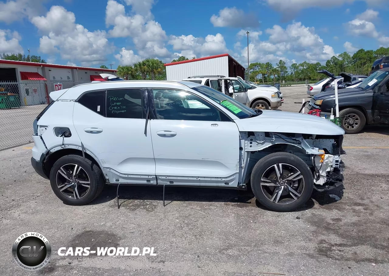 2024 Volvo Xc40 B5 Core Bright Theme VIN:YV4L12UK5R2201862 - 14